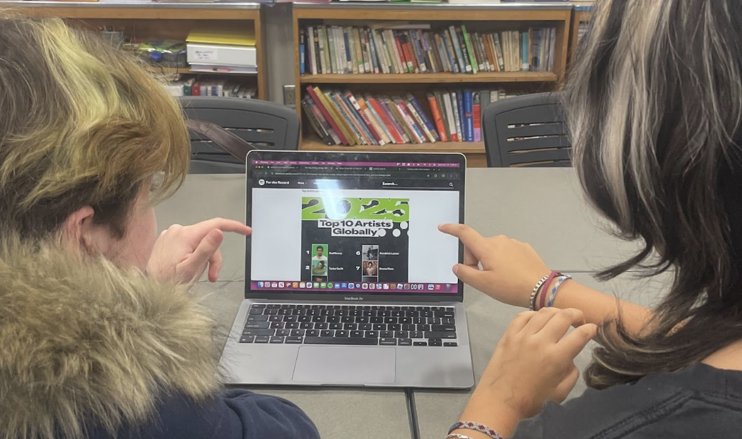 Students compare their “Spotify Wrapped” with one another. 
Image Credit: Iris Heckes
