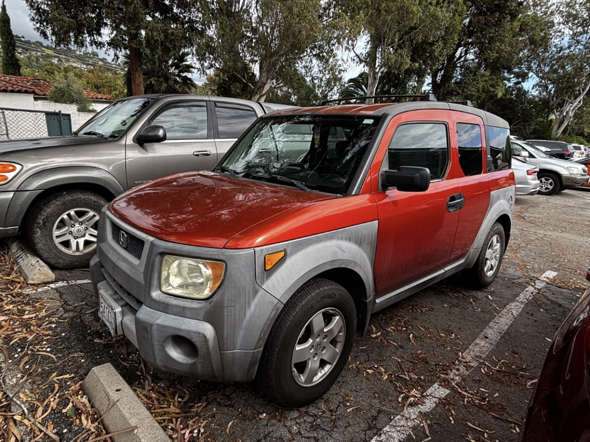 Ethan Walp’s 2003 Honda Element inside the Junior lot of SBHS
Image credit: Madeleine Savellano