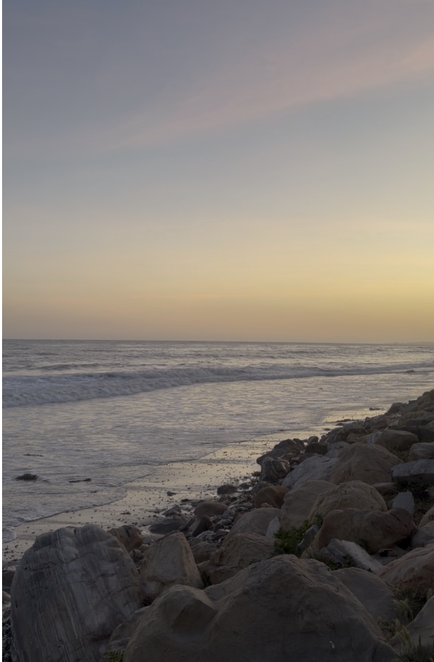 Image of Hendry’s beach at high tide on a warm evening
Image credit: Amelie Gridley