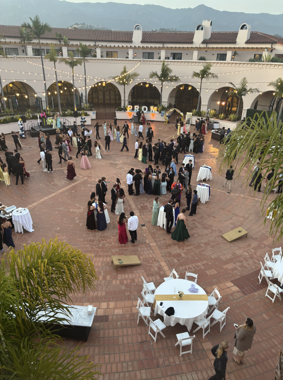 SBHS students gather at the Hilton Hotel rotunda at prom.
Image courtesy of Marley Bernsen
